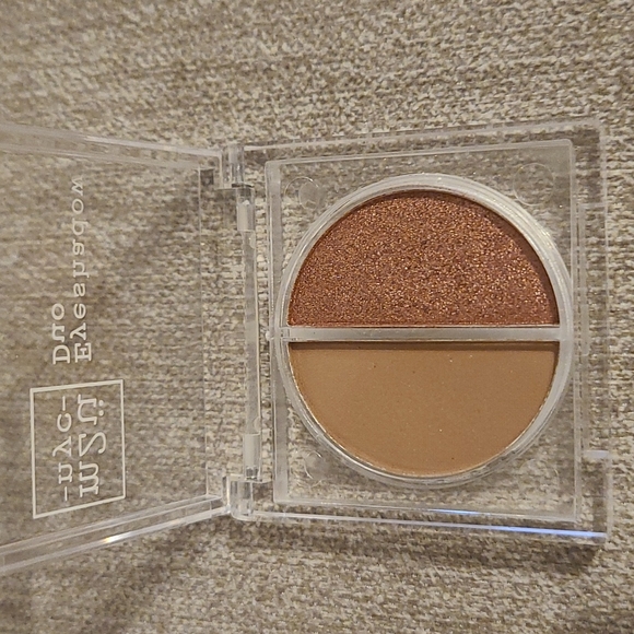 Eyeshadow - Picture 3 of 3